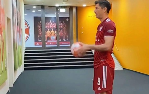 莱万多夫斯基遭遇五持续失利，拜仁教练压力巨大！热度持续攀升的简单介绍-开云体育app中国